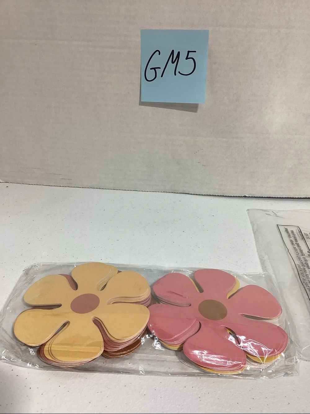 Henoyso 60 piece groovy party deco